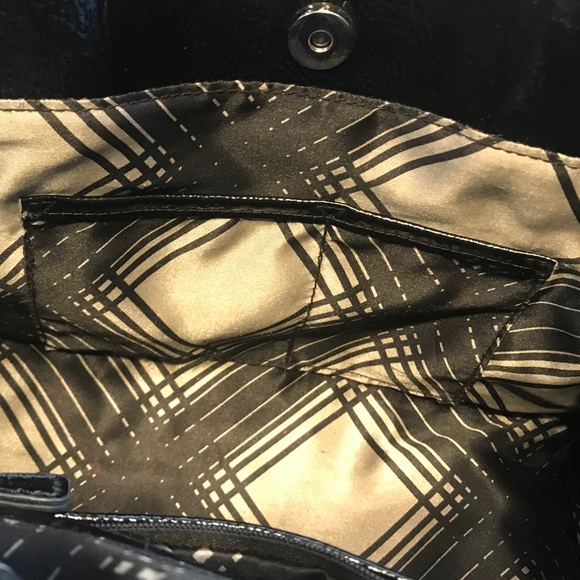 London Fog Snakeskin Bag - Picture 5 of 7